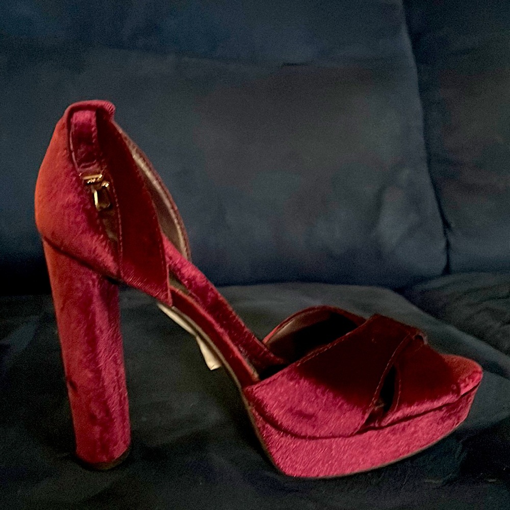 Heel is brand new never wore.
